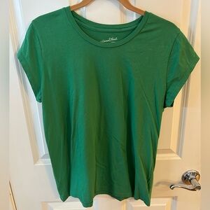 UNIVERSAL THREAD TEE